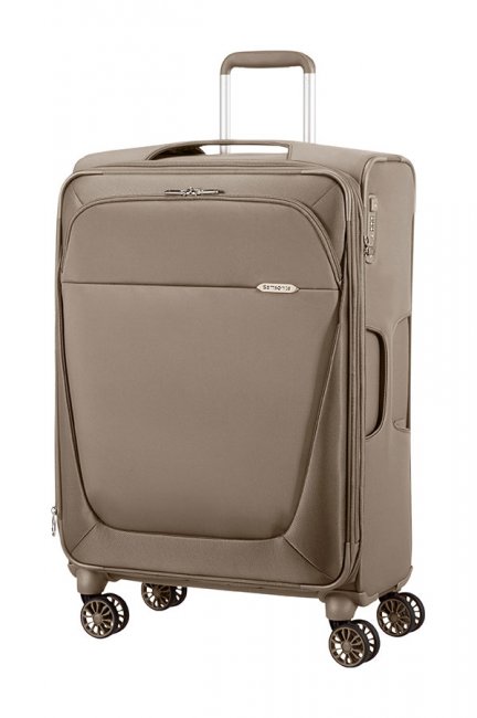 Чемодан Samsonite B-Lite 3, цвет: орех, 81,5/88 л39D*03006 Чемодан Samsonite B-Lite 3, цвет: орех, 81,5/88 л39D*03006Чемодан Samsonite B-Lite 3 прекрасно подойдет для путешествий. Материал внешней отделки - плотный текстиль (нейлон 400D и полиэстер 450D), внутренняя отделка - полиэстеровая ткань. Чемодан очень вместителен, он содержит продуманную внутреннюю и внешнюю организацию, которая позволяет удобно разложить вещи и избежать их сминания. Имеется одно большое отделение с возможностью увеличения объема, которое закрывается по периметру на застежку-молнию с двумя бегунками. Внутри содержится большой отдел для одежды с перекрещивающимися багажными ремнями, соединяющимися при помощи пластикового карабина, и два сетчатых кармана на молнии (карман на крышке снабжен ремнями). Снаружи имеется большой карман на молнии. Для удобной перевозки чемодан оснащен четырьмя маневренными колесами, которые обеспечивают легкость перемещения в любом направлении. Телескопическая ручка выдвигается нажатием на кнопку и фиксируется в одном положении. Сбоку, сверху и снизу предусмотрены ручки для поднятия...