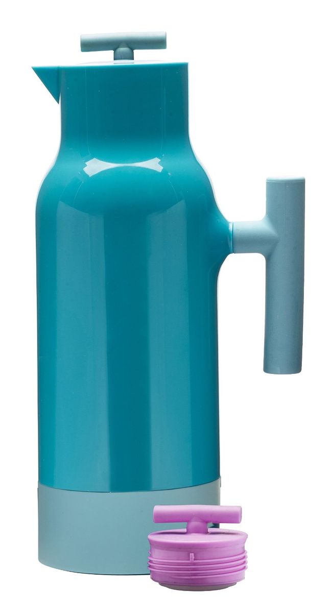Кофейник-термос Sagaform Accent, цвет: голубой, розовый, 1,1 л5016716 Кофейник-термос Sagaform Accent, цвет: голубой, розовый, 1,1 л5016716Кофейник-термос с узким горлом Sagaform Accent выполнен из прочного цветного пластика со стеклянной колбой. Кофейник очень прост в использовании и очень функционален. Оснащен двумя герметичными пластиковыми крышками разных цветов. Легкий и прочный термос-кофейник Sagaform Accent сохранит ваши напитки горячими или холодными надолго. Высота (с учетом крышки): 31 см. Диаметр горлышка: 2,5 см.