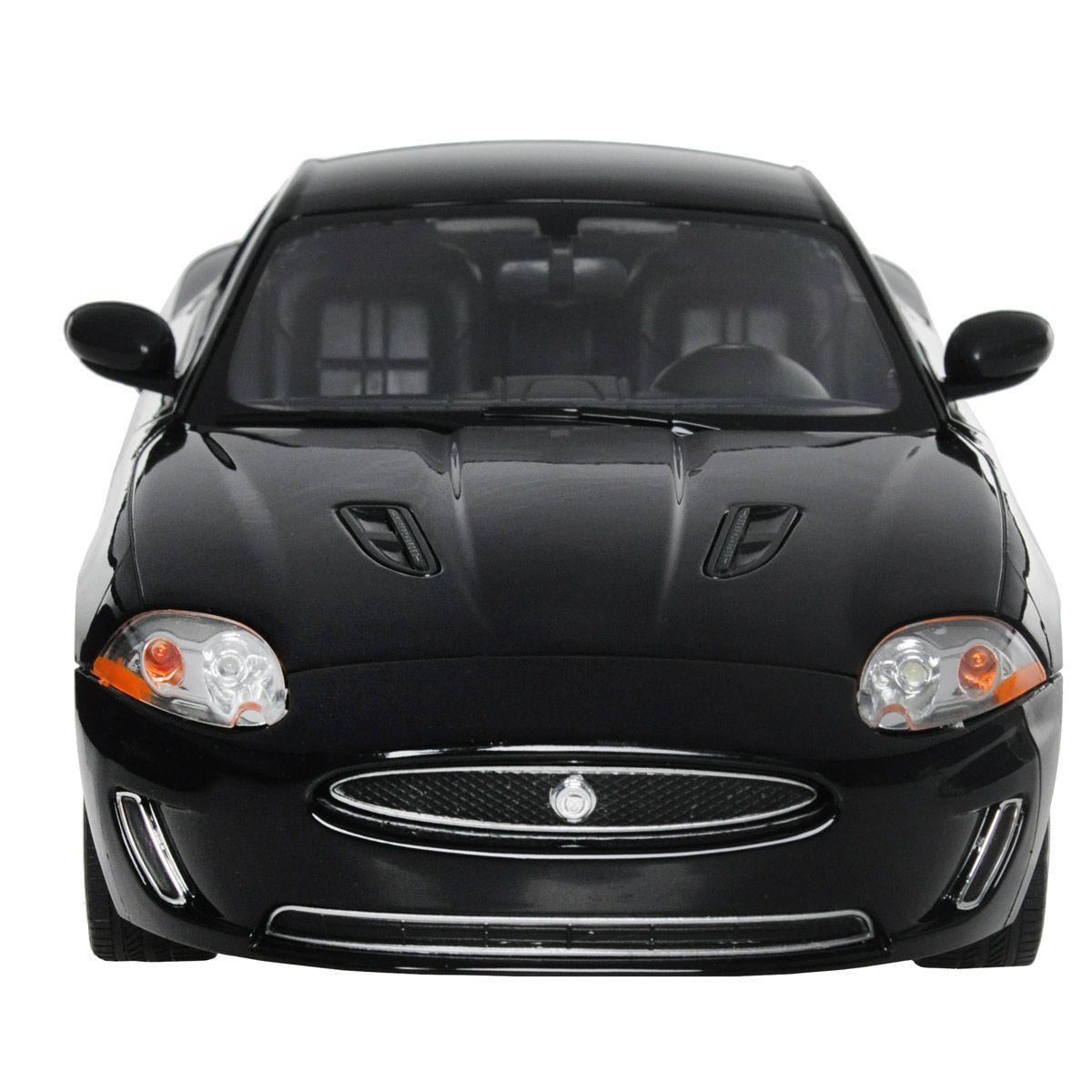Rastar Радиоуправляемая модель Jaguar XKR цвет черный42200 Rastar Радиоуправляемая модель Jaguar XKR цвет черный42200Замечательная яркая машинка Jaguar XKR привлечет внимание вашего ребенка и не позволит ему скучать, ведь так интересно и захватывающе покатать свою машину или устроить гонку с другом. Машинка является точной уменьшенной копией настоящего автомобиля. Модель выполнена из металла с использованием пластика и поставляется в фирменной картонной коробке с прозрачным пластиковым окошком. Ваш ребенок часами будет играть с машинкой, придумывая различные истории и устраивая соревнования. Порадуйте его таким замечательным подарком!
