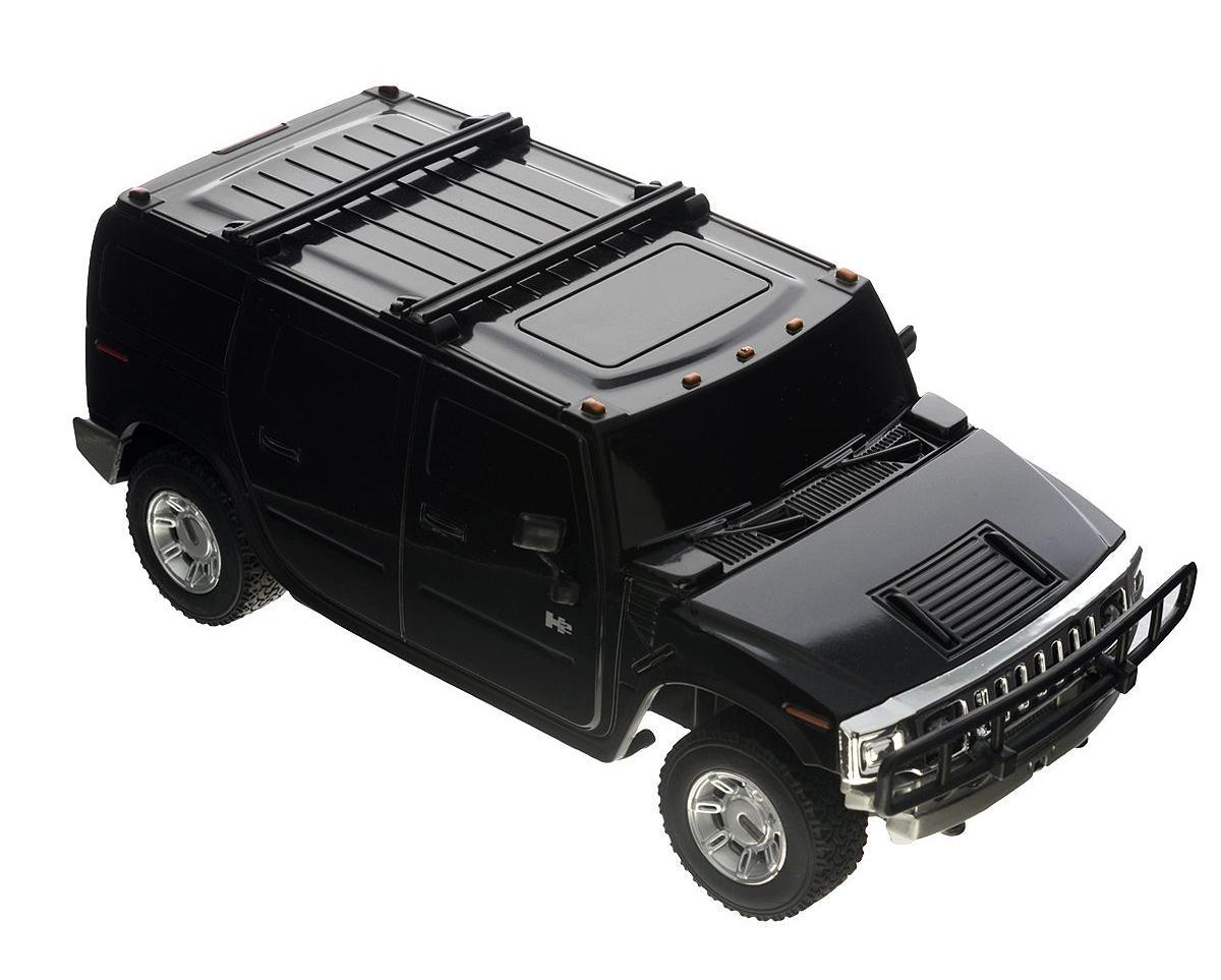 Rastar Радиоуправляемая модель Hummer H2 цвет черный масштаб 1:2728500 Rastar Радиоуправляемая модель Hummer H2 цвет черный масштаб 1:2728500Радиоуправляемая модель Rastar Hummer H2 обязательно привлечет внимание взрослого и ребенка и понравится любому, кто увлекается автомобилями. Маневренная и реалистичная уменьшенная копия Hummer H2 выполнена в точной детализации с настоящим автомобилем в масштабе 1:27. Управление машинкой происходит с помощью пульта. Машинка двигается вперед и назад, поворачивает направо, налево и останавливается. Имеются световые эффекты. Колеса игрушки прорезинены и обеспечивают плавный ход, машинка не портит напольное покрытие. Радиоуправляемые игрушки способствуют развитию координации движений, моторики и ловкости. Ваш ребенок часами будет играть с моделью, придумывая различные истории и устраивая соревнования. Порадуйте его таким замечательным подарком! Машина работает от 3 батареек напряжением 1,5V типа АА (не входят в комплект). Пульт управления работает от 2 батареек напряжением 1,5V типа АА (не входят в комплект).