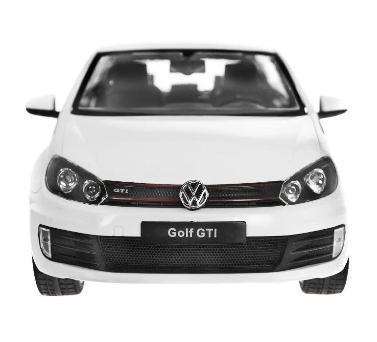 Радиоуправляемая модель Volkswagen Golf GTI, цвет: белый. Масштаб 1/1244600_белый Радиоуправляемая модель Volkswagen Golf GTI, цвет: белый. Масштаб 1/1244600_белыйВсе дети хотят иметь в наборе своих игрушек ослепительные, невероятные и крутые автомобили на радиоуправлении. Тем более если это автомобиль известной марки с проработкой всех деталей, удивляющий приятным качеством и видом. Одной из таких моделей является автомобиль на радиоуправлении Volkswagen Golf GTI. Это точная копия настоящего авто в масштабе 1:12.Авто обладает неповторимым провокационным стилем и спортивным характером. А серьезные габариты придают реалистичность в управлении. Автомобиль отличается потрясающей маневренностью, динамикой и покладистостью