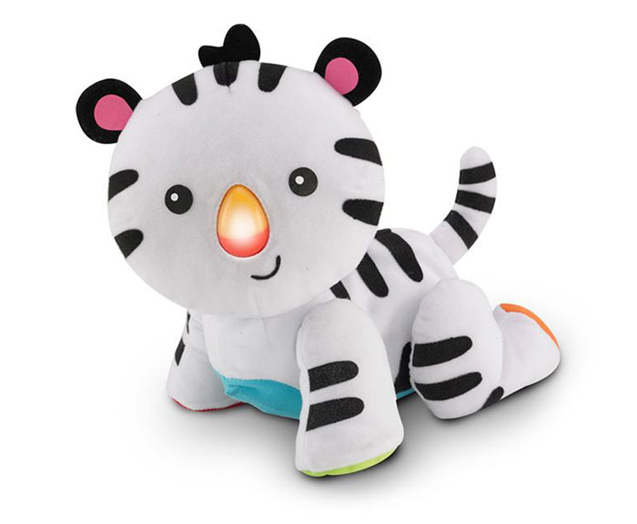 Fisher-Price Игрушка для малышей ТигренокCBN63 Fisher-Price Игрушка для малышей ТигренокCBN63Игрушка Fisher-Price Тигренок станет лучшим другом для вашего малыша и научит его ползать. Она выполнена из приятного на ощупь плюша в виде милого черно-белого тигренка и включается нажатием на его носик. Нажав на его спинку, ребенок услышит приятную мелодию и увидит, как тигренок ползет вперед и что его носик подсвечивается. Движения игрушки и веселые звуки побуждают малыша к ползанию за тигренком. Игрушка Fisher-Price Тигренок развивает зрительные, слуховые и тактильные навыки малыша. Рекомендуется докупить 3 батарейки напряжением 1,5V типа АА (товар комплектуется демонстрационными).