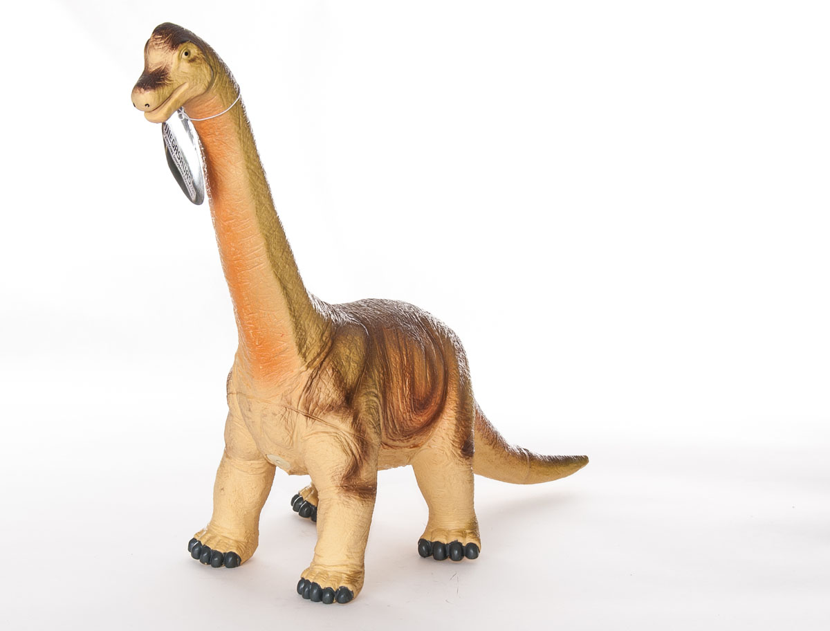 Фигурка Megasaurs БрахиозаврSV17873 Фигурка Megasaurs БрахиозаврSV17873Фигурка Megasaurs Брахиозавр поможет вам мысленно перенестись в древнейший мир. Фигурка, изготовленная из высококачественной резины, повторяет внешний вид хищника, который жил миллионы лет назад. Игрушка представлена в виде высокого динозавра брахиозавра, высокий рост которого обеспечивала длинная шея, на которой находилась маленькая голова. Брахиозавр - растительноядный динозавр, живший в конце Юрского периода. В длину достигал 25 метров и весил около 36 тонн. Игрушка выполнена с поразительной детализацией, поэтому игра с ней будет по-настоящему интересной.