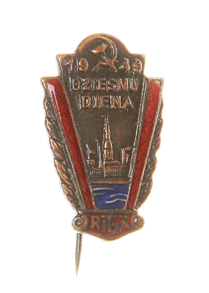 Знак 1949. Dziesmu diena RIGA. Латунный сплав, чеканка, гравировка, цветные эмали. Латышская ССР, 1949 год401306 Знак 1949. Dziesmu diena RIGA. Латунный сплав, чеканка, гравировка, цветные эмали. Латышская ССР, 1949 год401306Знак 1949. Dziesmu diena RIGA. Латышская ССР, 1949 год. Латунный сплав, чеканка, гравировка, цветные эмали. Размер: 2.3 х 2 см. Тип крепления - игла. Сохранность хорошая.