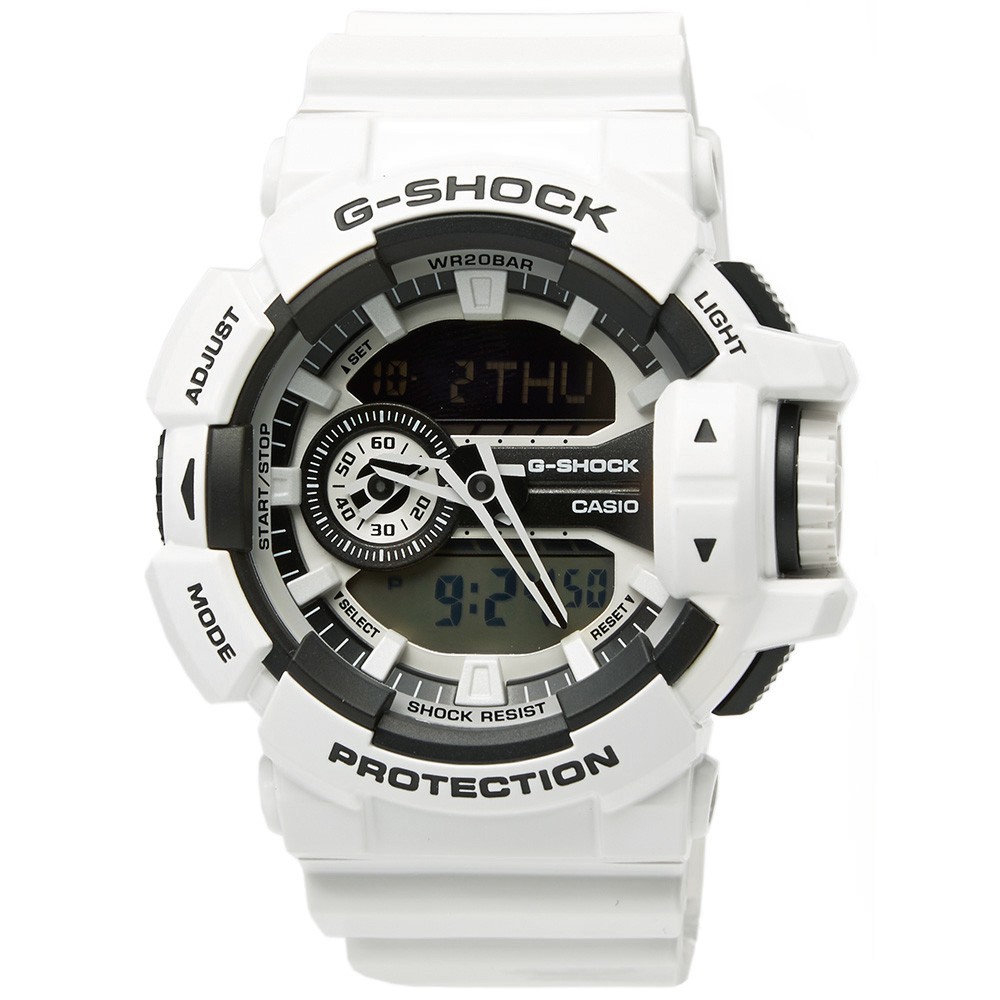 Часы мужские наручные Casio G-SHOCK, цвет: белый, черный. GA-400-7AGA-400-7A Часы мужские наручные Casio G-SHOCK, цвет: белый, черный. GA-400-7AGA-400-7AСтильные мужские часы Casio G-SHOCK выполнены из полимерных материалов и минерального стекла. Изделие дополнено светодиодной подсветкой высокой яркости, корпус часов оформлен символикой бренда. В часах предусмотрен аналоговый и цифровой отсчет времени. Часы оснащены функцией мирового времени, которая позволяет мгновенно выяснять текущее время. Часы могут быть настроены на подачу тонального или светового сигнала при наступлении выставленного времени. Функция таймера позволит обеспечить обратный отсчет времени, начиная с выставленного и подачу тонального или светового сигнала, когда отсчет доходит до нуля. Функция секундомера позволит замерять прошедшее время в пределах тысячи часов с точностью 1/100 секунды. Степень влагозащиты 20 atm. Изделие дополнено ремешком из полимерного материала, который обладает антибактериальными и запахоустойчивыми свойствами. Ремешок застегивается на пряжку, позволяющую максимально комфортно и быстро снимать и одевать часы. Часы поставляются в...