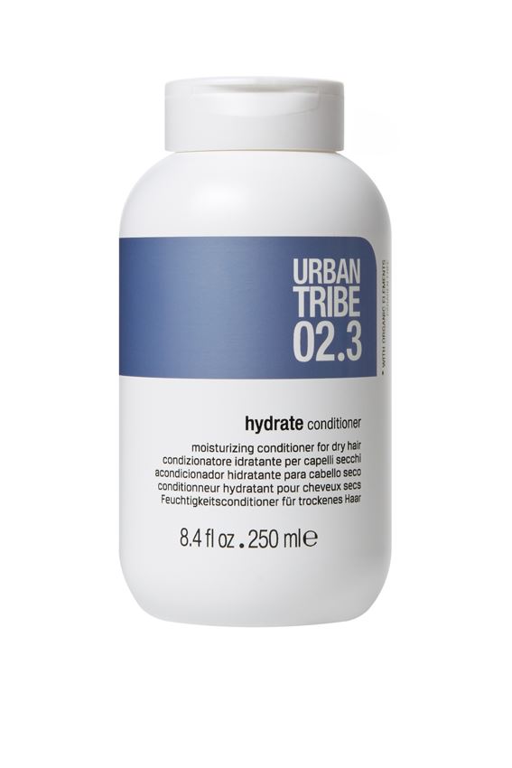 URBAN TRIBE Увлажняющий кондиционер для сухих волос 250 мл.56294 URBAN TRIBE Увлажняющий кондиционер для сухих волос 250 мл.56294Увлажняющий кондиционер для сухих волос. Превосходная, мягкая формула этого кондиционера работает сразу в двух направлениях: во-первых, средство глубоко увлажняет сухие волосы, во-вторых, значительно облегчает их расчесывание. Роскошные активные вещества глубоко увлажняют и кондиционируют, питают внутреннюю и внешнюю структуры волос. Волосы более послушные, блестящие и полные жизненной силы.