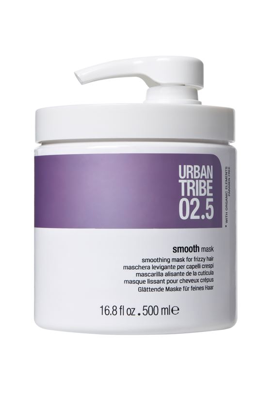 URBAN TRIBE Сглаживающая маска для вьющихся 500 мл.56386 URBAN TRIBE Сглаживающая маска для вьющихся 500 мл.56386Разглаживающая маска для непослушных волос. Специальные эксклюзивные активные ингредиенты увлажняют и разглаживают волосы, укрощая их и делая послушными, питая и защищая. Волосы становятся мягкими, блестящими и послушными.