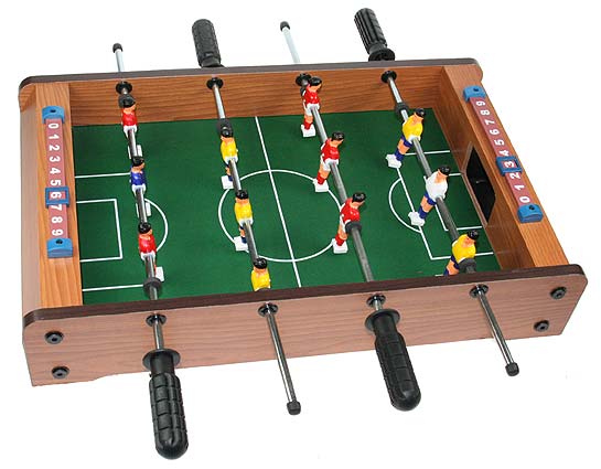 Игра настольная Русские Подарки Футбол, размер: 51*31*10 см. 4240142401 Игра настольная Русские Подарки Футбол, размер: 51*31*10 см. 4240142401Игра настольная Русские Подарки Футбол - динамичная и веселая игра, которая дает возможность организовать настоящие семейные соревнования. Цель состоит в том, чтоб забить как можно больше мячей в ворота соперника и не пропустить при этом в свои. Игра развивает координацию движений, отлично тренирует ловкость рук и реакцию. Количество игроков: 2. Сделайте интересный и полезный подарок своему малышу. Не рекомендуется детям до 3-х лет.