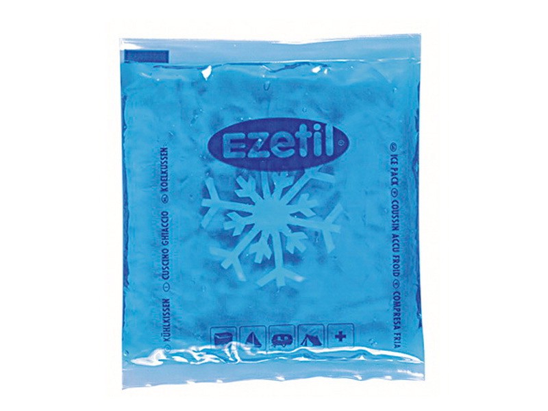 Аккумулятор холода Ezetil Soft Ice, 100 г890339 Аккумулятор холода Ezetil Soft Ice, 100 г890339Аккумулятор холода Ezetil Soft Ice выполнен в виде герметично запаянного полиэтиленового пакета с гелевым прозрачным наполнителем. Свойства геля позволяют в режиме заморозки сохранять мягкость пакета и использовать его в нужной форме. Аккумулятор холода предназначен для поддержания температуры охлажденных продуктов или подогрева продуктов при транспортировке и хранении в сумке-холодильнике или в контейнере. Аккумулятор охлаждается до -18°С и нагревается до + 60°С. Содержимое аккумулятора не токсично. Аккумулятор изготовлен из экологически чистого материала, допускается к контакту с пищевыми продуктами и соответствует экологическим стандартам и нормативам EC. Размер аккумулятора: 9,5 см х 10,5 см х 1 см. Вес: 100 г.
