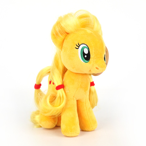 Пони GT6658 Эпл Джек MY LITTLE PONYK28180C Пони GT6658 Эпл Джек MY LITTLE PONYK28180CMY LITTLE PONY (Мой маленький пони) — самая популярная игрушка для девочек, созданная по мотивам одноименного сериала. Пони Эпл Джек ( Apple Jack), представлена в виде мягкой лошадки.Яркая и красивая пони, безусловно, заинтересуют вашего ребенка и станет гарантией милой искренней улыбки, восторга и отличного настроения у вашего малыша. А ведь помимо этого с ней можно придумать столько забавных игр, или же создать ей новый образ. Приятная на ощупь пони, выполнена из мягкого велюра..Можно причесывать любимую пони и делать ей разные прически.