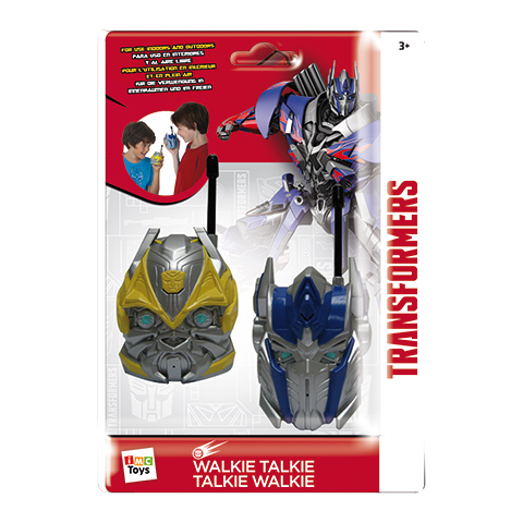 Рация Transformers387034TR Рация Transformers387034TRНабор с рациями из серии TRANSFORMERS приведет в восторг каждого мальчугана и станет прекрасным подарком всем любителям популярного мультфильма . В наборе ваш ребенок найдет 2 рации в виде любимых героев мультфильма TRANSFORMERS. Для передачи голосового сообщения нужно нажать кнопку, для прослушивания ответа - отпустить. На игрушке есть регулятор громкости и гибкая антенна. Устройство имеет клипсу для крепления на поясе. Говорить нужно на расстоянии примерно 8 сантиметров от микрофона. Радиус действия рации - 80 метров. Набор изготовлен из прочной высококачественной пластмассы. Упакован в подарочную коробку. В наборе: 2 рации. Для работы требуются 2 батарейки 6 LR61 (в комплект не входят).