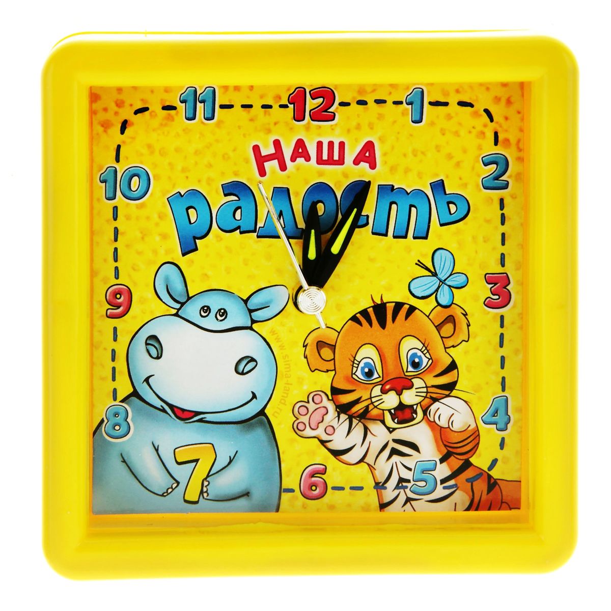 Часы-будильник Sima-land Наша радость845887 Часы-будильник Sima-land Наша радость845887Как же сложно иногда вставать вовремя! Всегда так хочется поспать еще хотя бы 5 минут и бывает, что мы просыпаем. Теперь этого не случится! Яркий, оригинальный будильник Sima-land Наша радость поможет вам всегда вставать в нужное время и успевать везде и всюду. Корпус будильника выполнен из пластика. Циферблат оформлен изображением тигренка и бегемотика и надписью: Наша радость. Часы снабжены 4 стрелками (секундная, минутная, часовая и для будильника), часовая и минутная стрелка покрыты люминесцентным раствором, светящимся в темноте. На задней панели будильника расположен переключатель включения/выключения механизма, а также два колесика для настройки текущего времени и времени звонка будильника. Такие часы прекрасно подойдут для детской комнаты, они сделают интерьер более насыщенным и выразительным. Пользоваться будильником очень легко: нужно всего лишь поставить батарейку, настроить точное время и установить время звонка. Необходимо докупить 1...
