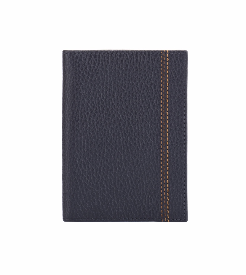 Бумажник водителя мужской Fabula Brooklyn, цвет: синий. BV.70.BRBV.70.BR синий Бумажник водителя мужской Fabula Brooklyn, цвет: синий. BV.70.BRBV.70.BR синийМужской бумажник водителя Fabula Brooklyn изготовлен из натуральной кожи с фактурным тиснением. Лицевая сторона оформлена прострочкой. На внутреннем развороте имеется два кармана из прозрачного пластика и внутренний блок из прозрачного пластика для документов водителя, состоящий из шести карманов. Изделие упаковано в фирменную коробку. Такой бумажник не только защитит ваши документы, но и станет стильным аксессуаром, который прекрасно дополнит образ.