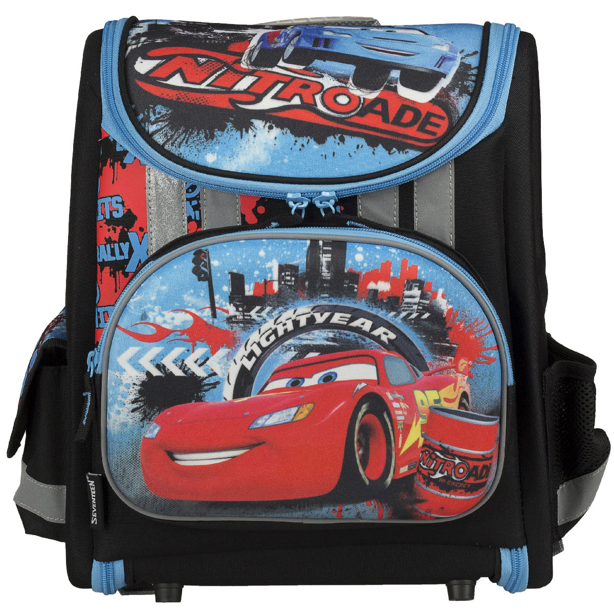 Ранец школьный Kinderline Cars, цвет: черныйCRCB-MT1-114 Ранец школьный Kinderline Cars, цвет: черныйCRCB-MT1-114Ранец школьный Kinderline Cars выполнен из современного легкого и прочного материала черного цвета с ярким рисунком. Ранец имеет одно основное отделение, закрывающееся на молнию с двумя бегунками. Ранец полностью раскладывается. Внутри главного отделения расположены: накладной сетчатый карман и два разделителя с утягивающей резинкой, предназначенные для размещения предметов без сложения, размером до формата А4 включительно. На лицевой стороне ранца расположен накладной карман на молнии. По бокам ранца размещены два дополнительных накладных кармана, один под клапаном на липучке, и один открытый. Рельеф спинки ранца разработан с учетом особенности детского позвоночника. Ранец оснащен ручкой для переноски и двумя широкими лямками, регулируемой длины. Дно ранца защищено пластиковыми ножками. Ранец оснащен удобной ручкой для переноски и двумя широкими лямками, регулируемой длины. Многофункциональный школьный ранец станет незаменимым спутником вашего ребенка в...