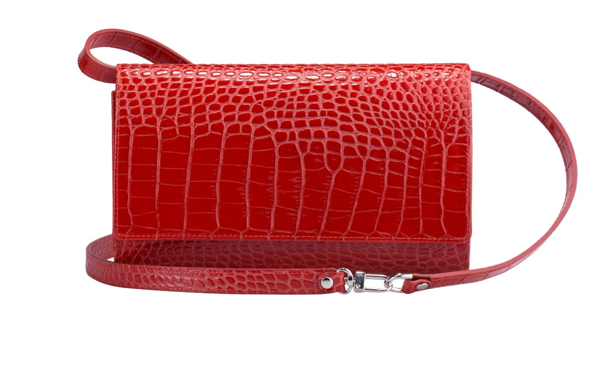 Сумка женская Fabula Croco Nile, цвет: мак. S.101.KRS.101.KR мак Сумка женская Fabula Croco Nile, цвет: мак. S.101.KRS.101.KR макЖенская мини-сумочка Fabula из коллекции Croco Nile выполнена из натуральной кожи с тиснением под крокодила. В комплекте съемный ремень регулируемого размера. Основное отделение закрывается клапаном на замок- магнит и содержит врезной карман на застежке-молнии, потайное отделение, 6 накладных кармашков для пластиковых карт и визиток. На тыльной стороне изделия расположен дополнительный накладной карман для чеков и бумаг. Фурнитура серебряного цвета. Изделие упаковано в фирменный чехол-сумку. Croco Nile - коллекция респектабельных аксессуаров для ценителей экзотики.