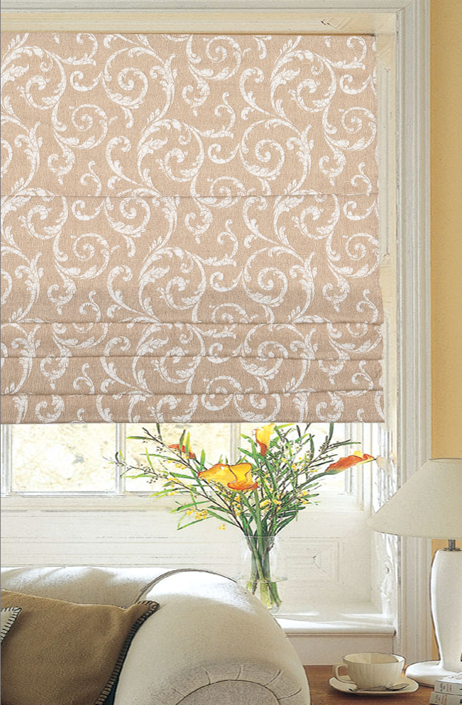 Римская штора Garden, 80x170 см, цвет: бежевыйР2191080/3W1687 Римская штора Garden, 80x170 см, цвет: бежевыйР2191080/3W1687Римская штора Garden, выполненная из высокопрочной ткани и украшенная оригинальным узором, является отличным заменителем обычных портьер. Ее можно установить там, где невозможно повесить обычные шторы. Конструкция римской шторы позволяет ее разместить даже на самых маленьких оконных проемах. Данный вид декора окна будет выглядеть эстетично долгое время. Римская штора представляет собой полотно, по ширине которого параллельно друг другу вшиты пластиковые или деревянные рейки. На концах этих планок закреплены кольца, сквозь которые пропущен шнур. С его помощью осуществляется управление шторой. При движении шнура вниз происходит складывание полотна и его поднятие в верхнюю часть оконного проема. При закрывании шнур поднимается, а складки, образованные тканью, расправляются и опускаются на окно. Крепление универсальное, шторы крепятся либо скобами на раму, либо на крепление с двусторонним скотчем. Такая штора станет прекрасным элементом декора окна и гармонично впишется в...
