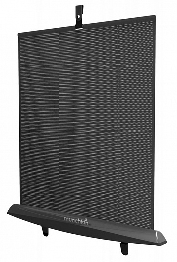 Munchkin солнцезащитные шторки Smart Shade , цвет: черный12034 Munchkin солнцезащитные шторки Smart Shade , цвет: черный12034Солнцезащитная рулонная шторка Munchkin предназначена для защиты ребенка от прямых солнечных лучей во время поездок на автомобиле. Шторка представляет собой сетчатое полотно, которое легко крепится к окну автомобиля. Сбоку предусмотрена кнопка для автоматического сворачивания шторки в рулон. Малыш теперь сможет спокойно вздремнуть во время путешествия или разглядывать интересные пейзажи за окном - яркие лучи солнца не будут его тревожить!