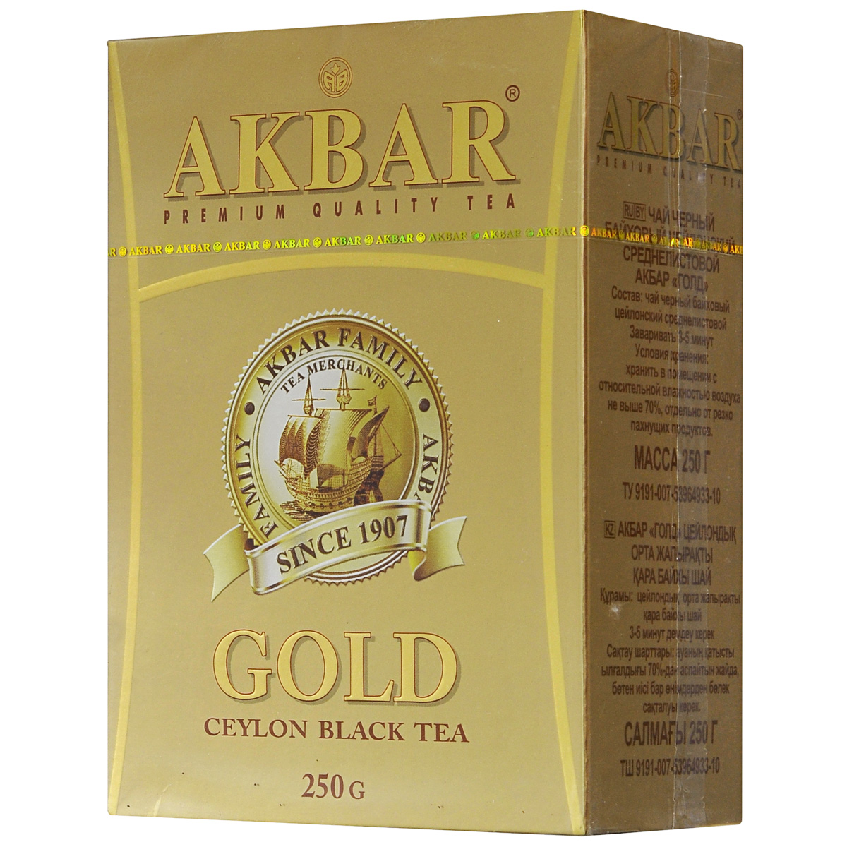 Akbar Gold черный листовой чай, 250 г1043004 Akbar Gold черный листовой чай, 250 г1043004Купаж Akbar Gold включает в себя лучшие сорта чая, которые выращиваются на горных плантациях расположенной в южной части Цейлона легендарной провинции Ruhuna, на высоте 2000 футов над уровнем моря. Королевство Ruhuna, основанное в 200 году до нашей эры, было важнейшим процветающим культурно-экономическим центром древней цивилизации острова. Идеальный климат и особые плодородные почвы этой области создают великолепные условия для выращивания здесь ароматного черного чая с большим количеством хлорофилла в листьях, который хорошо заваривается и дает крепкий настой яркого цвета с неповторимым терпким вкусом.