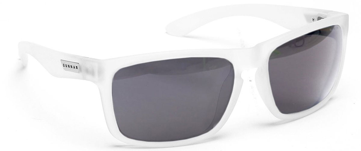 Gunnar Optiks Intercept, Ghost SG солнцезащитные очкиINT-06607 Gunnar Optiks Intercept, Ghost SG солнцезащитные очкиINT-06607Классическая ретро оправа сливается с футуристическими технологиями, Gunnar Optiks Intercept сочетает в себе дизайн и научные технологии. Эргономичная сбалансированная оправа обрамляет высокоточную оптику. Полированные пластины логотипа на дужках придают оправе сдержанные и тонкие акценты. Инженеры Gunnar Optiks Intercept подобрали материал оправы таким, чтобы соответствовать стандартам качества Gunnar Optiks и одновременно позволить сделать очки доступными более широкому кругу потребителей.