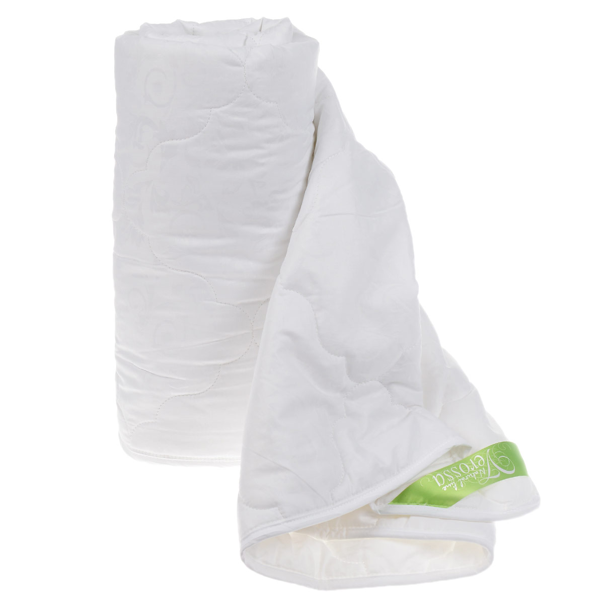 Одеяло Verossa Natural Line, наполнитель: бамбуковое волокно, 140 х 205 см157825 Одеяло Verossa Natural Line, наполнитель: бамбуковое волокно, 140 х 205 см157825При изготовлении одеяла Verossa Natural Line создаст атмосферу тепла и комфорта в вашем доме. Стеганый чехол изготовлен из 100% хлопковой ткани и украшен элегантным узором. Стежка надежно удерживает наполнитель внутри и не позволяет ему скатываться. Внутри - наполнитель из натурального бамбукового волокна. Бамбук - экологичное природное сырьё для текстильного производства. Для изготовления бамбукового волокна применяется необработанный (сырой) бамбук возрастом 3-4 года. Бамбуковое волокно создает комфортные условия для здорового и спокойного сна, регулируя температуру тела. Антибактериальные свойства сохраняются даже после многократных стирок. Важным преимуществом является гипоаллергенность наполнителя, поэтому одеяло отлично подходит как взрослым, так и детям. Одеяло не требует специального ухода, быстро сохнет после стирки и практически не мнется. Преимущества одеяла Verossa Natural Line: - обеспечивает здоровый комфортный сон и...