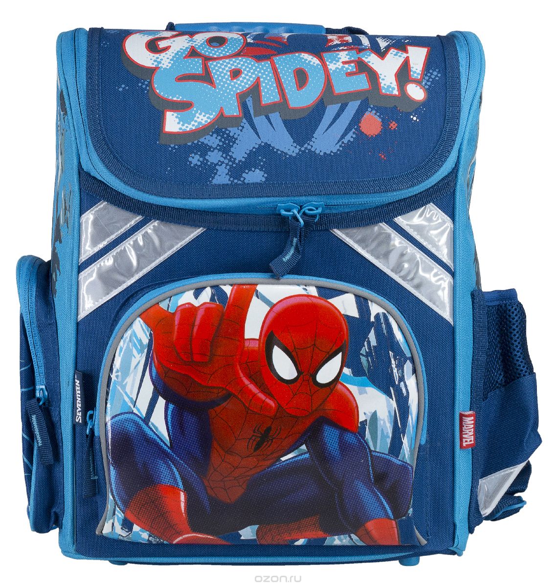 Ранец школьный Kinderline Spider-man Classic, цвет: синий, белый, красныйSMCB-MT1-113 Ранец школьный Kinderline Spider-man Classic, цвет: синий, белый, красныйSMCB-MT1-113Ранец школьный Kinderline Spider-man Classic выполнен из современного легкого и прочного материала синего цвета с яркой аппликацией. Ранец имеет одно основное отделение, закрывающееся на молнию с двумя бегунками. Внутри главного отделения расположен врезной карман на змейке и два разделителя с утягивающей резинкой, предназначенные для размещения предметов без сложения, размером до формата А4 включительно. На лицевой стороне ранца расположен накладной карман на молнии. По бокам ранца размещены два дополнительных накладных кармана, один на молнии, и один открытый. Ортопедическая спинка, созданная по специальной технологии из дышащего материала, равномерно распределяет нагрузку на плечевые суставы и спину. Удлиненные держатели облегчают фиксацию длины ремней с мягкими подкладками. Ранец оснащен удобной ручкой для переноски и двумя широкими лямками, регулируемой длины. Дно ранца дополнено пластиковыми ножками. Многофункциональный школьный ранец станет...