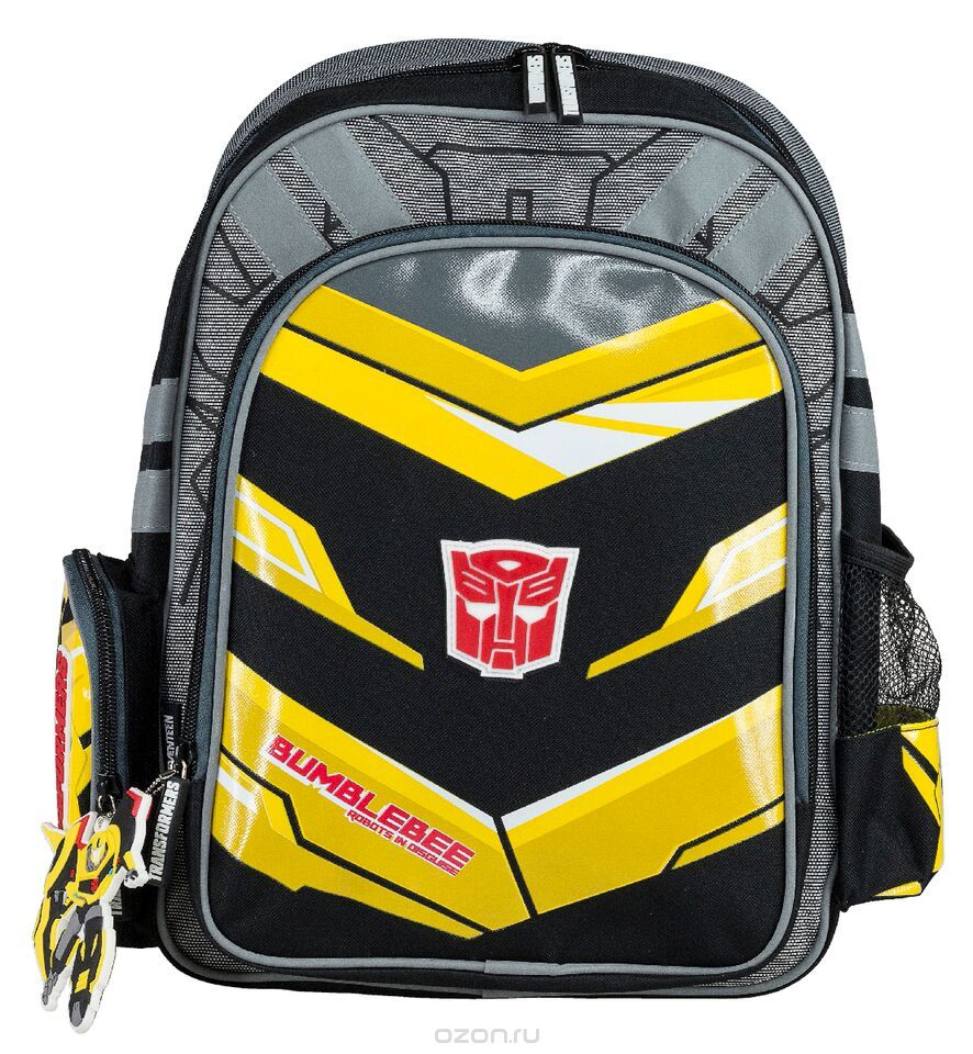 Рюкзак школьный Transformers Prime, цвет: черный, желтый, серый. TRCB-RT2-836TRCB-RT2-836 Рюкзак школьный Transformers Prime, цвет: черный, желтый, серый. TRCB-RT2-836TRCB-RT2-836Рюкзак школьный Transformers Prime обязательно понравится вашему школьнику. Выполнен из прочных и высококачественных материалов, дополнен брелоком в виде трансформера. Содержит одно вместительное отделение, закрывающееся на застежку-молнию с двумя бегунками. Внутри отделения находятся две перегородки для тетрадей или учебников, а также открытый карман-сетка. Дно рюкзака можно сделать жестким, разложив специальную панель с пластиковой вставкой, что повышает сохранность содержимого рюкзака и способствует правильному распределению нагрузки. Лицевая сторона оснащена накладным карманом на молнии. По бокам расположены два накладных кармана: на застежке-молнии и открытый, стянутый сверху резинкой. Специально разработанная архитектура спинки со стабилизирующими набивными элементами повторяет естественный изгиб позвоночника. Набивные элементы обеспечивают вентиляцию спины ребенка. Плечевые лямки анатомической формы равномерно распределяют нагрузку на плечевую и...