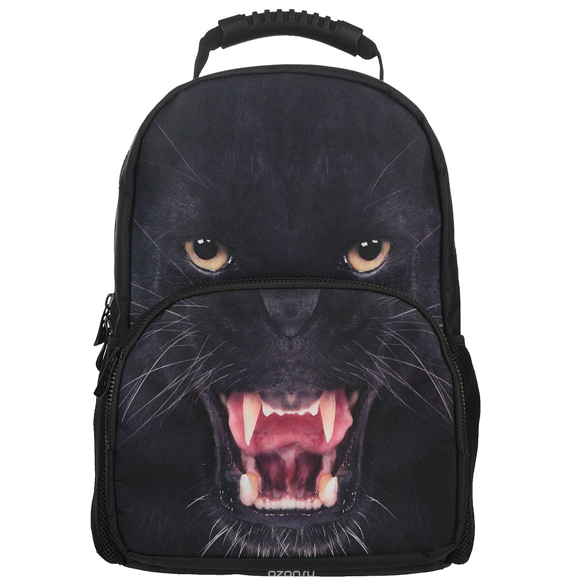 Рюкзак Trend Line PantherNR_00061 Рюкзак Trend Line PantherNR_00061Стильный школьный рюкзак Trend Line Panther выполнен из полиэстера, дополнен вставкой из флиса, которая оформлена художественной печатью с изображением пантеры. Рюкзак имеет одно основное отделение, закрывающееся на застежку-молнию. Снаружи, на лицевой стороне, рюкзака размещен накладной карман на молнии, внутри которого предусмотрен еще один накладной карман на липучке. С двух сторон изделия расположены два накладных сетчатых кармашка. В верхней части изделия предусмотрена эргономичная ручка для переноски, а также предусмотрены регулируемые лямки. Такой рюкзак станет незаменимым спутником вашего ребенка в походах за знаниями.
