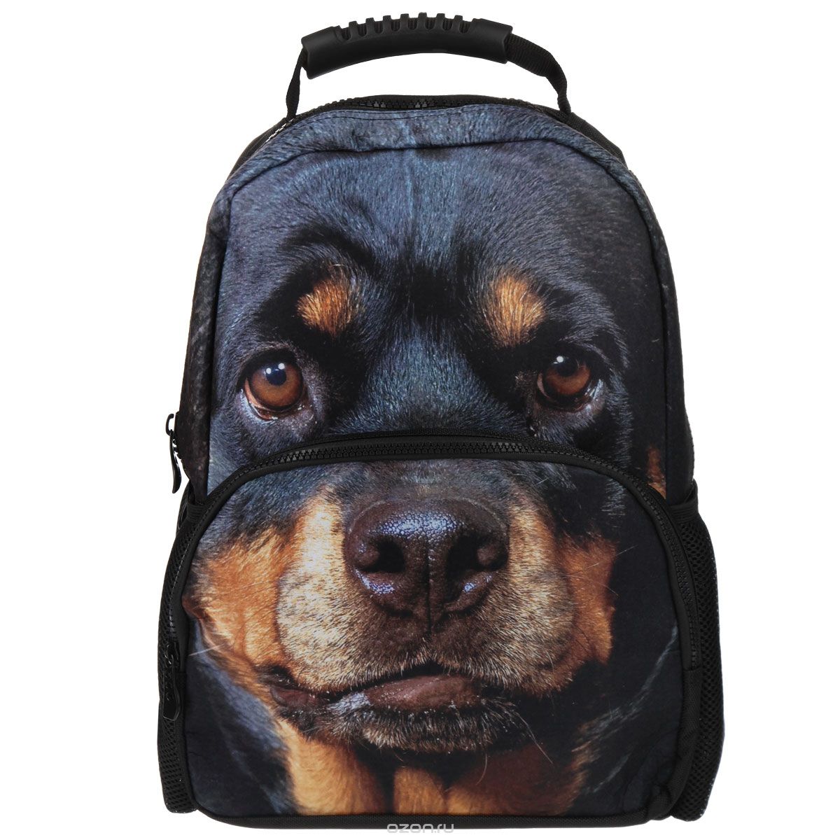 Рюкзак Trend Line Security dog, цвет: черный. NR_00039NR_00039 Рюкзак Trend Line Security dog, цвет: черный. NR_00039NR_00039Стильный школьный рюкзак Trend Line Security dog выполнен из полиэстера, дополнен вставкой из флиса, которая оформлена художественной печатью с изображением собаки. Рюкзак имеет одно основное отделение, закрывающееся на застежку-молнию. Снаружи, на лицевой стороне, рюкзака размещен накладной карман на молнии, внутри которого предусмотрен еще один накладной карман на липучке. С двух сторон изделия расположены два накладных сетчатых кармашка. В верхней части изделия предусмотрена эргономичная ручка для переноски, а также предусмотрены регулируемые лямки. Такой рюкзак станет незаменимым спутником вашего ребенка в походах за знаниями.
