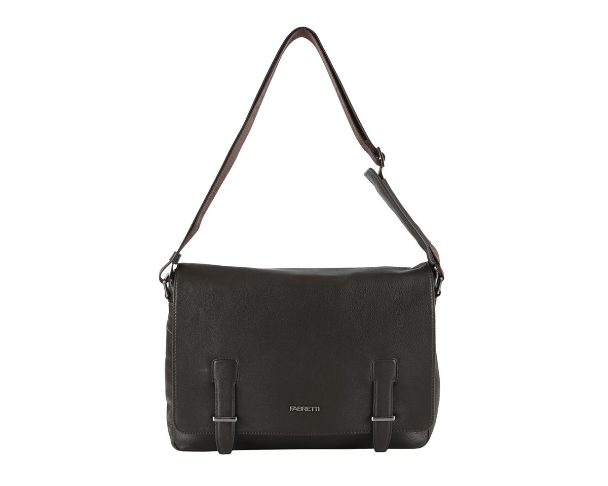 Сумка мужская Fabretti, цвет: коричневый. 6639FAB-B6639FAB-B brown Сумка мужская Fabretti, цвет: коричневый. 6639FAB-B6639FAB-B brownСтильная мужская сумка Fabretti изготовлена из натуральной кожи. Модель имеет одно основное отделение, которое закрывается клапаном на магнитный замок. Внутри имеется два накладных открытых кармашка для телефона и мелочей, два держателя для авторучки и мягкий карман для планшета или небольшого ноутбука, который закрывается хлястиком на липучку. Снаружи на передней стенке под клапаном располагается карман на магнитной кнопке. На задней стенке имеется прорезной карман на застежке-молнии. Изделие оснащено текстильным плечевым ремнем, который регулируется по длине. Сумка упакована в фирменный чехол. Сумка Fabretti - идеальный выбор успешного делового мужчины.