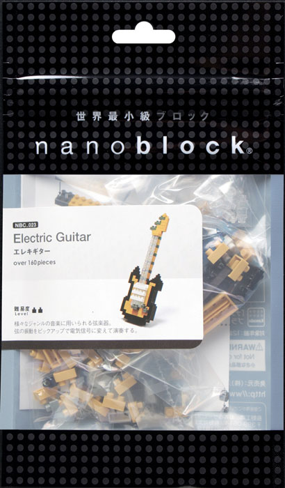 Nanoblock Мини-конструктор ЭлектрогитараNBC_023 Nanoblock Мини-конструктор ЭлектрогитараNBC_023За основу модели взята классическая Электрогитара с рычагом тремоло. Черно-желтый дизайн напоминает о том, что, как правило, корпус, гриф и др. элементы электрогитар выполнены из ценных пород древесины в различных сочетаниях. Наиболее часто электрогитару задействуют музыканты играющие рок, блюз и джаз. Электрогитара из наноблока входит в серию Музыкальные Инструменты, состоящую на данный момент из Скрипки, Рояля, Синтезатора, Бас-гитары, Красной Электрогитары, DJ-пульта, Барабанной установки и Белого Рояля. В комплекте: более 160 элементов + запасные, цветная инструкция с подробной схемой сборки. Конструктор Nanoblock - самый маленький в мире конструктор, крайне необычный, как все японское. Высокоточные трехмерные модели из деталей подобных Лего, но предельно уменьшенных в размерах, стали хитом в Японии и буквально произвели фурор в Америке, Европе, Азии и Австралии. Самая маленькая деталь конструктора - 4 мм х 4 мм,...