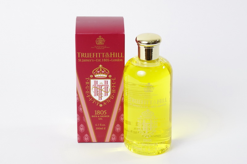 Truefitt&Hill Гель для ванны и душа 1805 Bath & Shower Gel 200 мл.00038 Truefitt&Hill Гель для ванны и душа 1805 Bath & Shower Gel 200 мл.00038TRUEFITT&HILL 1805 Bath & Shower Gel 200 мл. Гель для ванны и душа. Густой, хорошо пенящийся гель со стойким ароматом. Гарантирует деликатное очищение, Экстракт морских водорослей интенсивно увлажняет и помогает удерживать влагу в коже. Дарит свежесть и заряжает энергией на весь день. Аромат основанный в 1805 году по назначению его Королевского Высочества, Герцога Эдинбургского, Принца Филиппа, Truefitt&Hill является привилегированной маркой Королевского Двора. Лёгкий, классический, современный аромат с лёгким, освежающим ароматом моря и чуть уловимыми нотами бергамота, кардамона, шалфея, мускатного ореха, лаванды,герани, мандарина сандалового дерева и кедра.