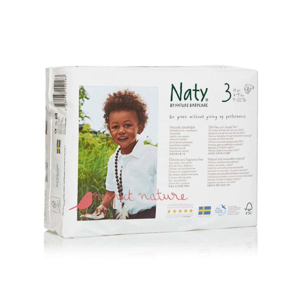 Фито-подгузники Naty (Найти), размер 3 (от 4 до 9 кг.), 31 шт.7330933150163 Фито-подгузники Naty (Найти), размер 3 (от 4 до 9 кг.), 31 шт.7330933150163О бренде: Компания Naty основана в Швеции матерью двух мальчиков Марлен Сандберг. В результате для малышей и их мам была создана новая, экологически чистая продукция из натурального воспроизводимого сырья, отвечающая высоким запросам потребителей по качеству, эффективности и дизайну. Компания представляет широкий ассортимент товаров личной гигиены из натуральных материалов для детей и женщин, а также детский текстиль. Вся продукция шведской компании Naty изготовлена из натуральных органических материалов, не содержит никаких вредных химических компонентов. Материалы, которые используются для производства, проходят все необходимые тесты на аллергические реакции. Продукция Naty - это выбор ответственных родителей, заботящихся о здоровье своих детей и окружающей природе. Описание: Вместо нефтепродуктов для производства подгузников и трусиков Naty использует материал на основе кукурузного крахмала. Подгузник Naty состоит из наполнителя на основе целлюлозы, отбеленной...
