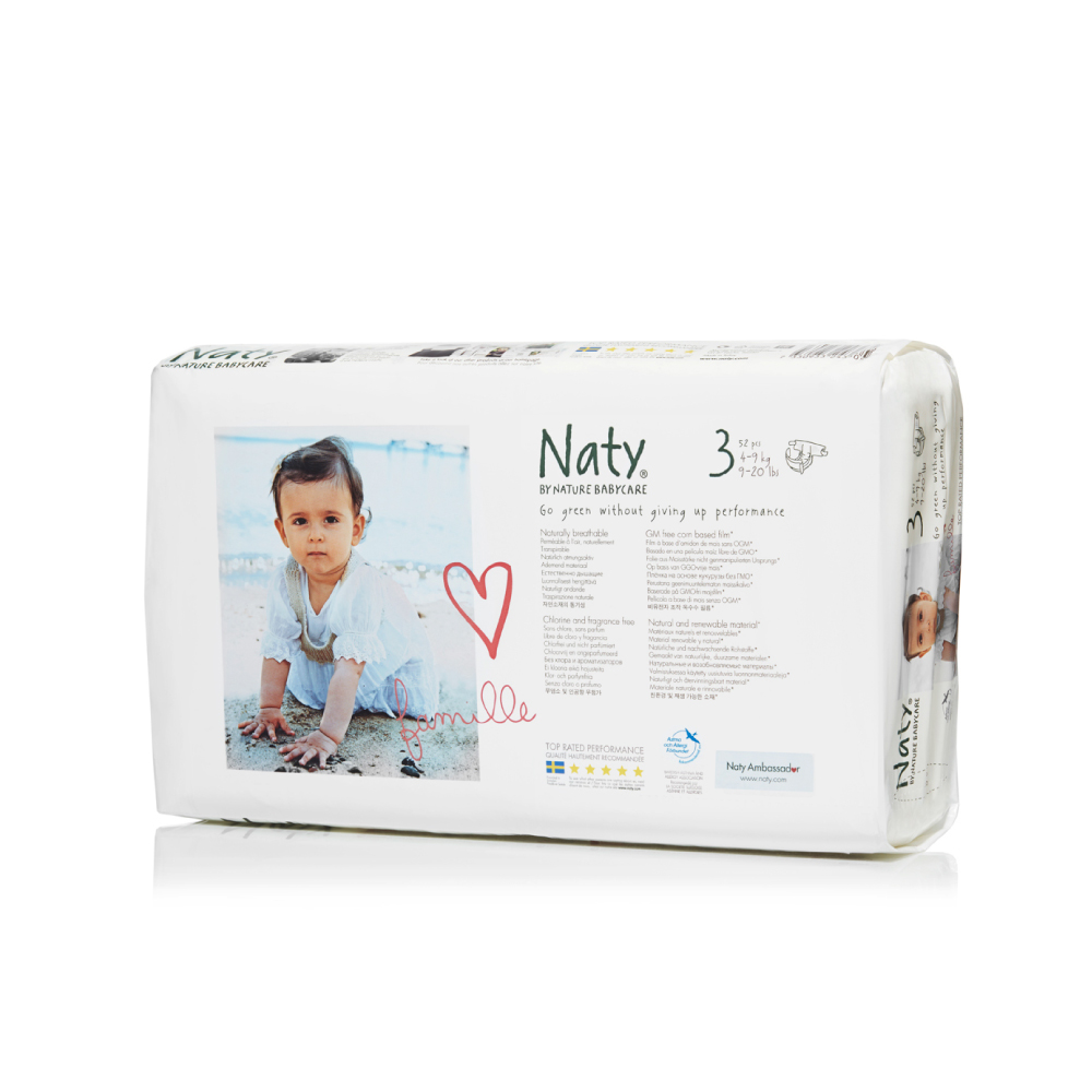 Фито-подгузники Naty (Найти), размер 3 (от 4 до 9 кг.), 52 шт.7330933243605 Фито-подгузники Naty (Найти), размер 3 (от 4 до 9 кг.), 52 шт.7330933243605О бренде: Компания Naty основана в Швеции матерью двух мальчиков Марлен Сандберг. В результате для малышей и их мам была создана новая, экологически чистая продукция из натурального воспроизводимого сырья, отвечающая высоким запросам потребителей по качеству, эффективности и дизайну. Компания представляет широкий ассортимент товаров личной гигиены из натуральных материалов для детей и женщин, а также детский текстиль. Вся продукция шведской компании Naty изготовлена из натуральных органических материалов, не содержит никаких вредных химических компонентов. Материалы, которые используются для производства, проходят все необходимые тесты на аллергические реакции. Продукция Naty - это выбор ответственных родителей, заботящихся о здоровье своих детей и окружающей природе. Описание: Вместо нефтепродуктов для производства подгузников и трусиков Naty использует материал на основе кукурузного крахмала. Подгузник Naty состоит из наполнителя на основе целлюлозы, отбеленной...