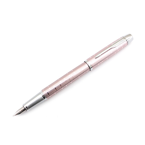 Ручка перьевая IM PREMIUM Pink Pearl. PARKER-S1906739PARKER-S1906739 Ручка перьевая IM PREMIUM Pink Pearl. PARKER-S1906739PARKER-S1906739Ручка перьевая Паркер Ай Эм Премиум Пинк Перл. линия письма - тонкая, в подарочной упаковке. Корпус из аллюминия, перо из нержавеющей стали. Произведено в Китае.