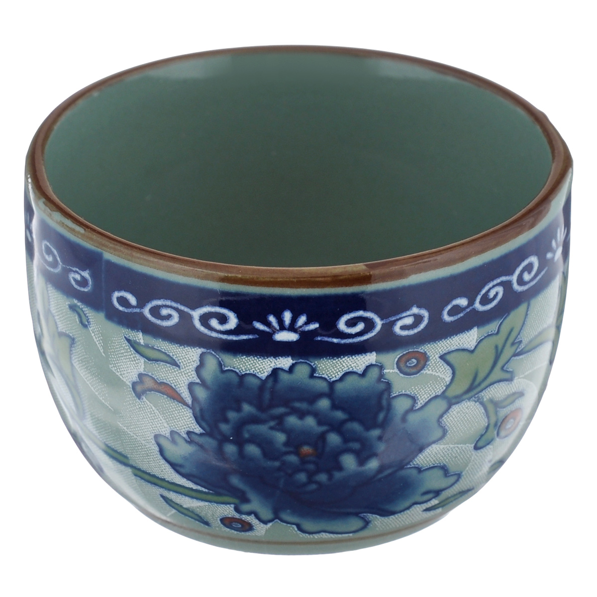 Пиала для чая Nanshan Porcelain Харбин, 65 млGNNSHB043 Пиала для чая Nanshan Porcelain Харбин, 65 млGNNSHB043Пиала для чая Nanshan Porcelain Харбин, выполненная из высококачественной керамики, декорирована ярким орнаментом и предназначена для проведения чайных церемоний. Пиала сочетает в себе оригинальный дизайн и функциональность. Благодаря такой пиале пить чай будет еще вкуснее. Можно использовать в посудомоечной машине и микроволновой печи. Объем: 65 мл. Диаметр (по верхнему краю): 5,5 см. Высота пиалы: 4 см.