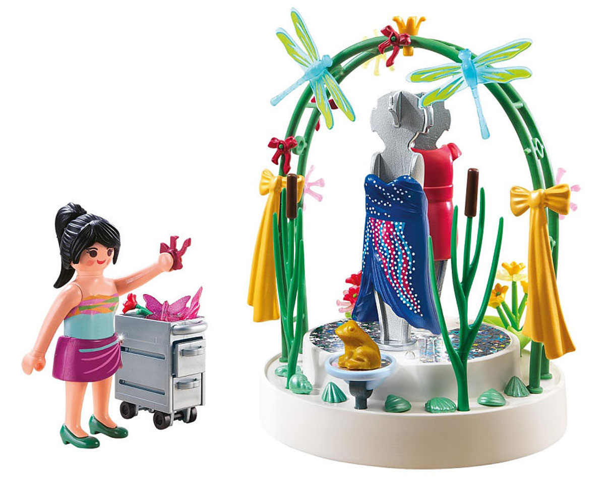 Playmobil Игровой набор Витрина5489pm Playmobil Игровой набор Витрина5489pmИгровой набор Playmobil Витрина непременно понравится вашему ребенку. Он выполнен из безопасного пластика и включает элементы для сборки витрины с подсвечивающимися манекенами, 2 платья, фигурку продавщицы и различные аксессуары для игры. У фигурки подвижные части тела; в руках продавщица может удерживать предметы. Можно надевать на ее имеющиеся в наборе платья и менять прическу. Витрина декорируется аксессуарами. Дополнительные прически для продавщицы имеются в салоне красоты (арт. 5487), а платья - в меблированном торговом центре (арт. 5485) или бутике (арт. 5486). Ваш ребенок с удовольствием будет играть с набором, придумывая захватывающие истории. Рекомендуемый возраст: от 5 до 12 лет. Необходимо докупить 3 батарейки напряжением 1,5V типа ААА (не входят в комплект).