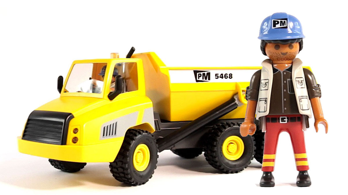 Playmobil Игровой набор Промышленный самосвал5468 Playmobil Игровой набор Промышленный самосвал5468Игровой набор Playmobil Промышленный самосвал обязательно понравится вашему ребенку. Он выполнен из безопасного пластика и включает элементы для сборки промышленного самосвала, фигурку водителя и аксессуары для игры. У фигурки подвижные части тела; в руках она может удерживать предметы. Сильная конструкция транспортного средства имеет изменяемый угол наклона загрузочной коробки, съемную крышу и сцепное устройство. Ваш ребенок с удовольствием будет играть с набором, придумывая захватывающие истории. Рекомендуемый возраст: от 4 до 10 лет.