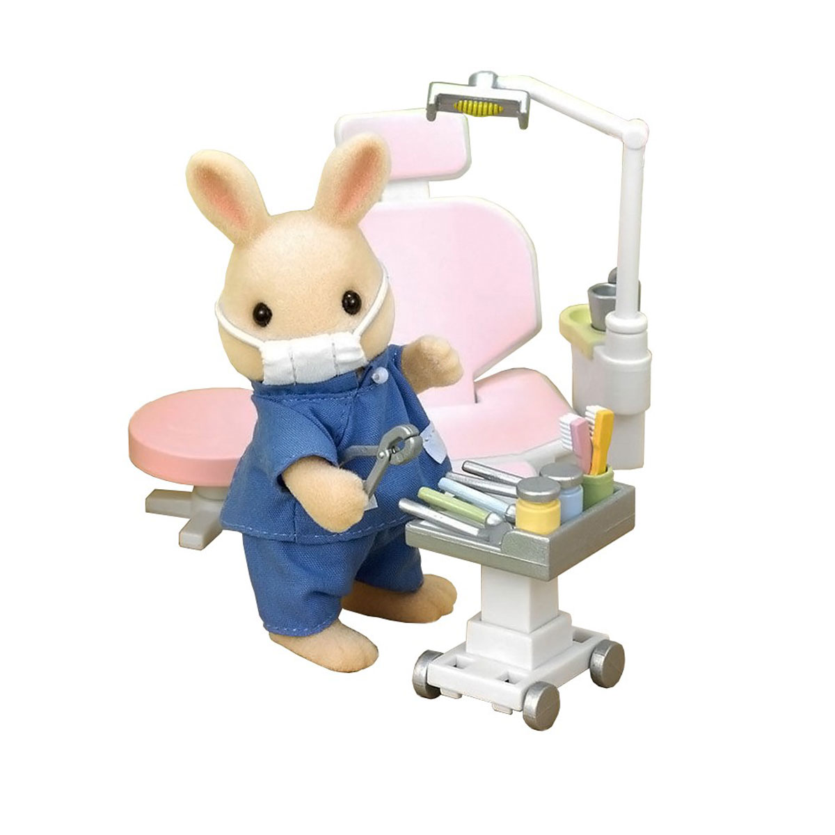 Sylvanian Families Игровой набор Кролик-стоматолог2817 Sylvanian Families Игровой набор Кролик-стоматолог2817Игровой набор Sylvanian Families Кролик-стоматолог привлечет внимание вашей малышки и не позволит ей скучать. Набор включает в себя фигурку кролика, стоматологическое кресло, тележку, пуфик, а также медицинские инструменты и медикаменты. Фигурки выполнены из пластика и покрыты мягким приятным на ощупь флоком. Ваша малышка будет часами играть с набором, придумывая различные истории. Sylvanian Families - это целый мир маленьких жителей, объединенных общей легендой. Жители страны Sylvanian Families - это кролики, белки, медведи, лисы и многие другие. У каждого из них есть дом, в котором есть все необходимое для счастливой жизни. В городе, где живут герои, есть школа, больница, рынок, пекарня, детский сад и множество других полезных объектов. Жители этой страны живут семьями, в каждой из которой есть дети. В домах Sylvanian Families царит уют и гармония. Домашние животные радуют хозяев. Здесь продумана каждая мелочь, от одежды до мебели и...