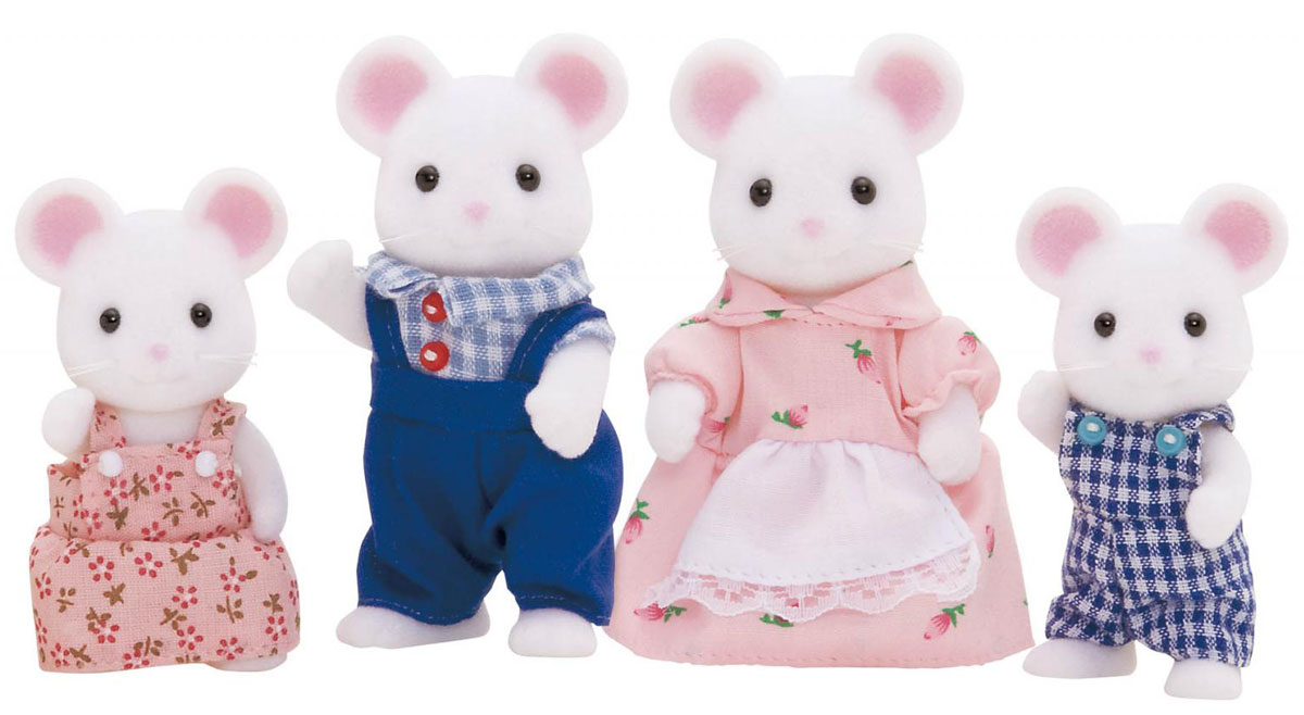 Sylvanian Families Набор фигурок Семья Белых Мышей3111 Sylvanian Families Набор фигурок Семья Белых Мышей3111Игровой набор Семья Белых Мышей состоит из четырех фигурок веселых мышек: мамы, папы, дочки и сына. Такая семья непременно понравится вашему малышу, и он сможет придумывать для них свои истории. Компания была основана в 1985 году, в Японии. Sylvanian Families очень популярен в Европе и Азии, и, за долгие годы существования, компания смогла добиться больших успехов. 3 года подряд в Англии бренд Sylvanian Families был признан Игрушкой Года. Сегодня у героев Sylvanian Families есть собственное шоу, полнометражный мультфильм и сеть ресторанов, работающая по всей Японии. А главным событием уходящего года стала премьера мюзикла. Sylvanian Families - это целый мир маленьких жителей, объединенных общей легендой. Жители страны Sylvanian Families - это кролики, белки, медведи, лисы и многие другие. У каждого из них есть дом, в котором есть все необходимое для счастливой жизни. В городе, где живут герои, есть школа, больница, рынок, пекарня, детский сад и...