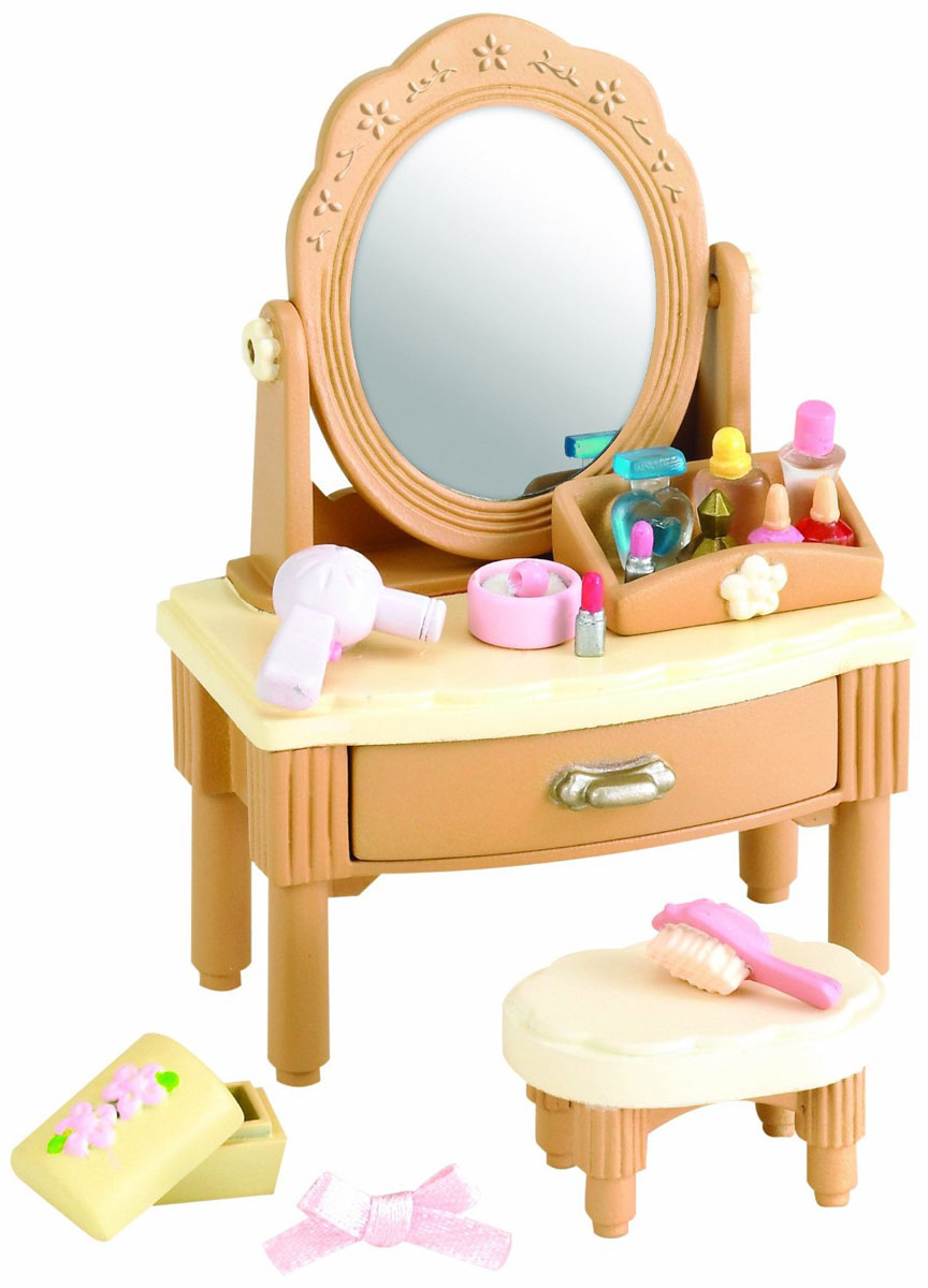 Sylvanian Families игровой набор Туалетный столик. 29362936 Sylvanian Families игровой набор Туалетный столик. 29362936Игровой набор Туалетный столик привлечет внимание вашего ребенка и станет отличным подарком для поклонников жителей чудесной страны Sylvanian Families. В комплект входит столик с безопасным зеркалом и выдвижным ящиком, стульчик, шкатулочка, резинка для волос, подставка, фен, расческа и девять дополнительных аксессуаров. Sylvanian Families - это целый мир маленьких жителей, объединенных общей легендой. Жители страны Sylvanian Families - это кролики, белки, медведи, лисы и многие другие. У каждого из них есть дом, в котором есть все необходимое для счастливой жизни. В городе, где живут герои, есть школа, больница, рынок, пекарня, детский сад и множество других полезных объектов. Жители этой страны живут семьями, в каждой из которой есть дети. В домах Sylvanian Families царит уют и гармония. Домашние животные радуют хозяев. Здесь продумана каждая мелочь, от одежды до мебели и аксессуаров. Характеристики: Размер столика: 6,5 см х 3,5 см х 9,5 см. ...