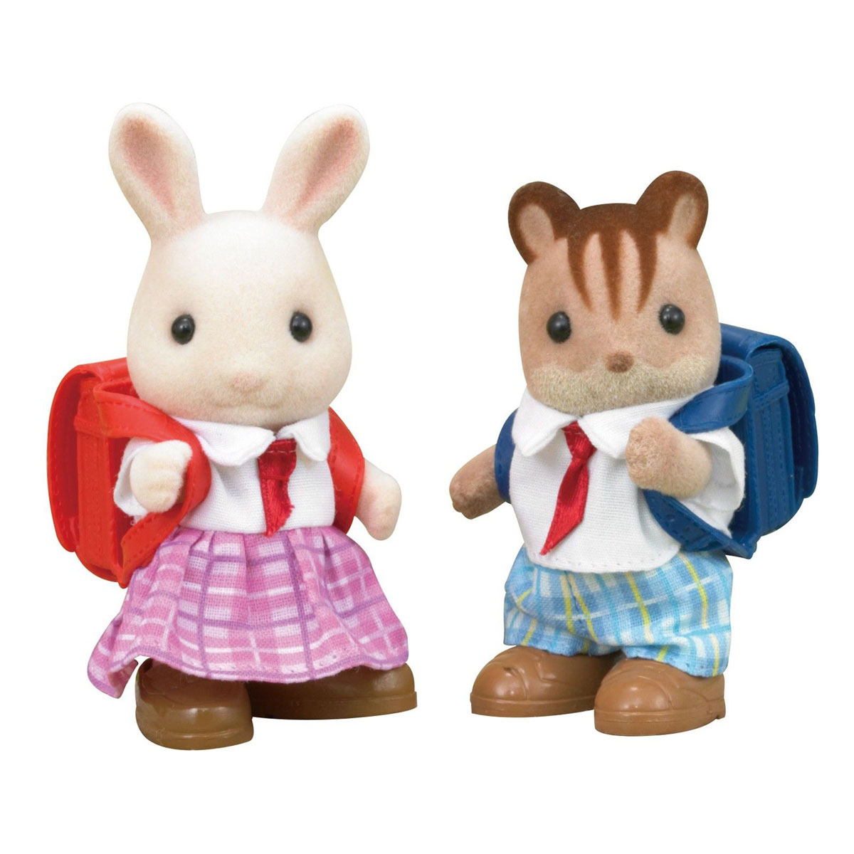 Sylvanian Families Набор фигурок Школьные друзья5170 Sylvanian Families Набор фигурок Школьные друзья5170Набор фигурок Sylvanian Families Школьные друзья обязательно привлечет внимание вашего ребенка. Кролику Ребекке и бельчонку Ральфу пора идти в школу, а вы можете помочь им собраться. Зверятам нужно надеть коричневые ботиночки и школьные ранцы, и тогда они будут готовы отправиться за знаниями. Маленькие фигурки имеют мягкую шерстку и маленькие глазки-бусинки. После занятий фигурки можно переодеть в домашнюю или повседневную одежду (продается отдельно) и разыгрывать новые сценки. Игры с фигурками развивают у ребенка чувство ответственности и заботы, формируют представление о семейных ценностях. Все элементы выполнены с невероятной тщательностью из безопасных материалов. Компания Sylvanian Families была основана в 1985 году, в Японии. Sylvanian Families очень популярна в Европе и Азии и, за долгие годы существования, компания смогла добиться больших успехов. 3 года подряд в Англии бренд Sylvanian Families был признан Игрушкой Года. ...