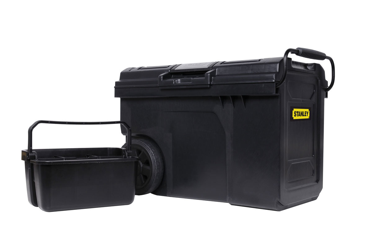 Ящик для инструментов с колесами Stanley Line Contractor Chest, 62 x 38 x 42 см1-70-715 Ящик для инструментов с колесами Stanley Line Contractor Chest, 62 x 38 x 42 см1-70-715Ящик большого объема с колесами Stanley Line Contractor Chest пластмассовый. Органайзер в крышке для мелких деталей и аксессуаров. Глубокий переносной лоток со съемным вертикальным органайзером для переноски и хранения электро- и ручного инструмента. Выдвижная металлическая ручка для удобства перемещения ящика. Прочные колеса диаметром 178 мм (7”). Ручка из двух материалов на крышке. Замок, управляемый одной рукой для простого и быстрого доступа к содержимому. Большой внутренний объем - 57 л. V-образный паз в крышке ящика для удобства расположения детали при пилении.