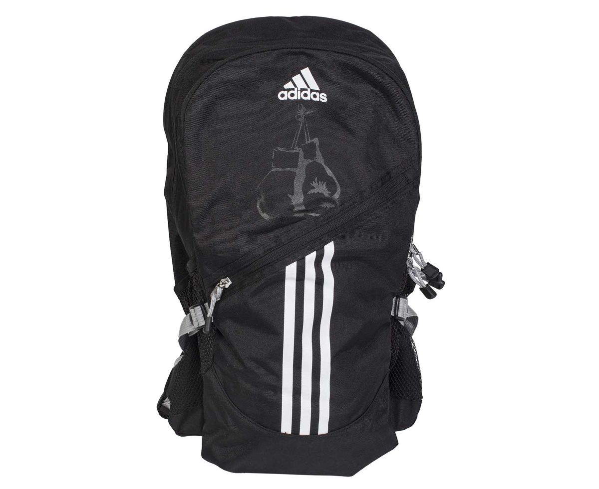Рюкзак спортивный Adidas Backpack Boxing, цвет: черный, белыйadiACC098-B Рюкзак спортивный Adidas Backpack Boxing, цвет: черный, белыйadiACC098-BРюкзак Adidas Backpack Boxing отличается не только стильным и оригинальным дизайном, но и функциональностью. Он выполнен из высококачественного полиэстера, чем и объясняется его долговечность. Рюкзак имеет одно объемное основное отделение и отделение меньшего объема на застежке-молнии с двумя бегунками. Спереди имеется небольшой карман на застежке-молнии и два боковых сетчатых кармана. Лицевую часть рюкзака украшает принт логотипа Adidas и боксерских перчаток.