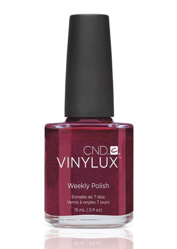 CND Винилюкс Профессиональный недельный лак VINYLUX, #174 Crimson Sash, 15 мл90611 CND Винилюкс Профессиональный недельный лак VINYLUX, #174 Crimson Sash, 15 мл90611Лак VINYLUX™ – это, в первую очередь, лак, отвечающий современным требованиям. Он маркирован значком 3Free, который говорит об отсутствии в его составе таких вредных компонентов, как дибутилфталат, толуол, формальдегид и его смол. Vinylux (винилюкс) - это двухступенчатая система нанесения лака, состоящая из цветного покрытия и закрепителя. Благодаря инновационной технологии ваш маникюр станет более совершенным, а процесс еего выполнения еще более быстрым. Больше не нужно использовать базу, самоклеющийся состав цветного покрытия не содержит вредных веществ и одновременно обеспечивает защиту вашим ногтям. Закрепитель позволяет лаку держаться на ногтях неделю без сколов и царапин. Vinylux высыхает за восемь с половиной минут и не требует использования UV-лампы. Сейчас насчитывается 62 модных цвета покрытия, включая более 30 цветов, которые совпадают с популярными оттенками CND Shellac. Новинка от CND Vinylux - это более стойкое, блестящее покрытие, которое держится неделю. Расход...