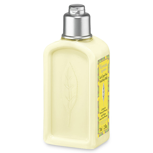 LOccitane Освежающее молочко для тела Вербена-Цитрус 250 мл348185 LOccitane Освежающее молочко для тела Вербена-Цитрус 250 мл348185Освежающее молочко для тела дарит приятное ощущение комфорта и заряжает энергией, все оттенки свежести присутствуют в этом коктейле из цитрусовых фруктов и толченых листьев лимона. Бодрящая пикантная композиция, в состав которой входит органическая вербена из Прованса, а также грейпфрут и лимон из Средиземноморья, способна наполнить день яркими красками.