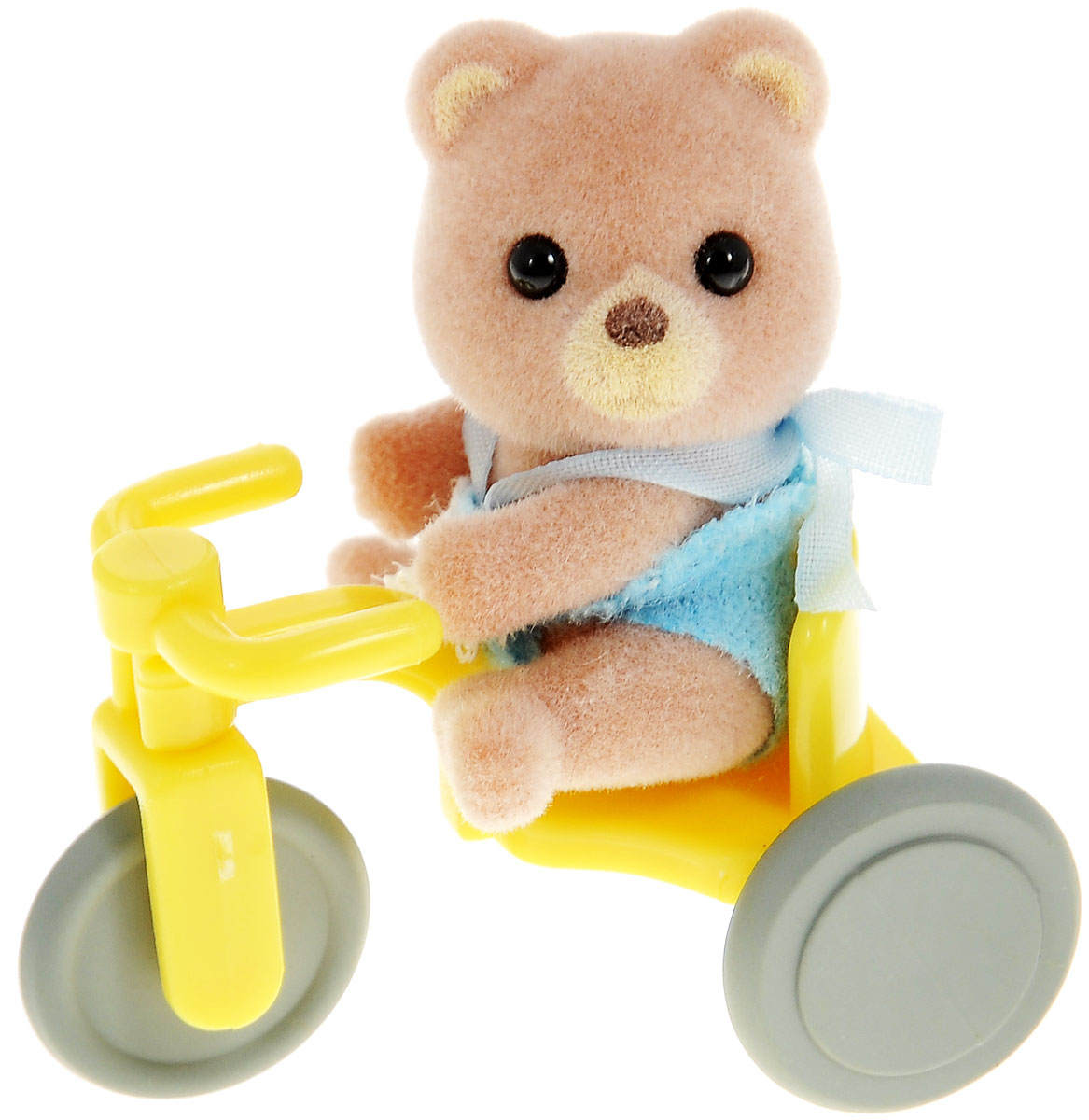 Sylvanian Families Фигурка Малыш медвежонок на велосипеде3340 Sylvanian Families Фигурка Малыш медвежонок на велосипеде3340Игровой набор Sylvanian Families Малыш медвежонок на велосипеде привлечет внимание вашего ребенка и станет отличным подарком для поклонников жителей чудесной страны Sylvanian Families. Набор состоит из фигурки младенца, выполненного в виде очаровательного животного и аксессуара для него. Компания была основана в 1985 году, в Японии. Sylvanian Families очень популярен в Европе и Азии, и, за долгие годы существования, компания смогла добиться больших успехов. 3 года подряд в Англии бренд Sylvanian Families был признан Игрушкой Года. Сегодня у героев Sylvanian Families есть собственное шоу, полнометражный мультфильм и сеть ресторанов, работающая по всей Японии. Sylvanian Families - это целый мир маленьких жителей, объединенных общей легендой. Жители страны Sylvanian Families - это кролики, белки, медведи, лисы и многие другие. У каждого из них есть дом, в котором есть все необходимое для счастливой жизни. В городе, где живут герои, есть школа,...