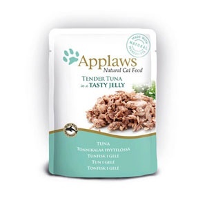 Паучи для Кошек Кусочки тунца в желе (cat pouch tuna wholemeat in jelly), 70 г24370 Паучи для Кошек Кусочки тунца в желе (cat pouch tuna wholemeat in jelly), 70 г24370Нежные кусочки в аппетитном желе для кошек изготовленные из свежего мяса или рыбы. Желе приготовлено из бульона при помощи натуральных загустителей. Известно, что желе помогает пищеварению кошек – легко переваривается, дает дополнительную влагу, также помогает при выводе шерсти. Состав: Филе тунца 55%, растительный желлирующий компонент (пектин) 1%. Гарантированный анализ: Белок 12,5%, Клетчатка 1%, Жиры 1%, Зола 1%, Влага 84%. Условия хранения: в прохладном темном месте