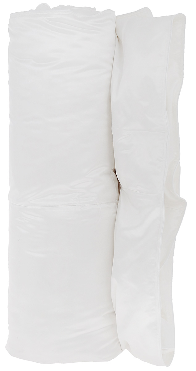 Одеяло Primavelle Silvia light, наполнитель: гусиный пух, цвет: белый, 200 х 220 см124147820-L Одеяло Primavelle Silvia light, наполнитель: гусиный пух, цвет: белый, 200 х 220 см124147820-LЧехол одеяла Primavelle Silvia light выполнен из 100% шелка. Наполнитель одеяла состоит из 100% гусиного пуха Экстра. Стежка надежно удерживает наполнитель внутри и не позволяет ему скатываться. Белый гусиный пух для этой линии собирается вручную, проходит гипоаллегенную и антиклещевую обработки. Строгие климатические условия Сибири делают гусиный пух невероятно крупным, упругим и легким. Натуральный шелк идеально удерживает пуховое сокровище внутри. Шелк – это удивительный материал: легкий, изысканный, струящийся, обладающий гигроскопичностью и отличной терморегуляцией, повышенной износостойкостью. Пуховые постельные принадлежности в чехле из натурального шелка будут дарить вам здоровый и комфортный сон круглый год. Под таким одеялом будет тепло зимой и комфорт. Primavelle Silvia имеет кассетное распределение пуха, т.е. в каждую камеру пух задувается отдельно. Такое распределение пуха позволяет на долгие годы сохранять великолепную форму одеяла. ...