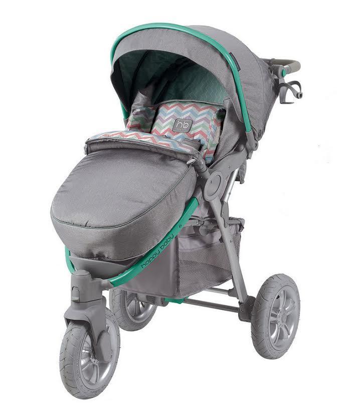 Коляска Happy Baby Neon Sport Green4690624015007 Коляска Happy Baby Neon Sport Green4690624015007Прогулочная коляска Happy Baby Neon Sport с 5-точечными ремнями безопасности - это практичная и удобная коляска, отличающаяся устойчивостью и маневренностью. Регулируемая в трех положениях спинка и вкладка из мягкого приятного на ощупь материала обеспечивает максимальный комфорт для малыша. Объемный капюшон со смотровым окошком опускается до бампера, благодаря чему малыш будет защищен от солнечных лучей или дождя. Подставка для бутылочек на уровне рук взрослого облегчит процесс кормления. Ручки коляски регулируются в зависимости от роста взрослого. Коляска снабжена тремя надувными колесами, переднее поворотное колесо оснащено фиксатором. Коляска складывается одной рукой, а благодаря легкой алюминиевой раме процесс переноски не кажется бесконечным. Большая практичная корзина для покупок позволит перевозить с собой необходимые вещи. В комплект также входят москитная сетка, дождевик, чехол на ножки и сумка для мамы.