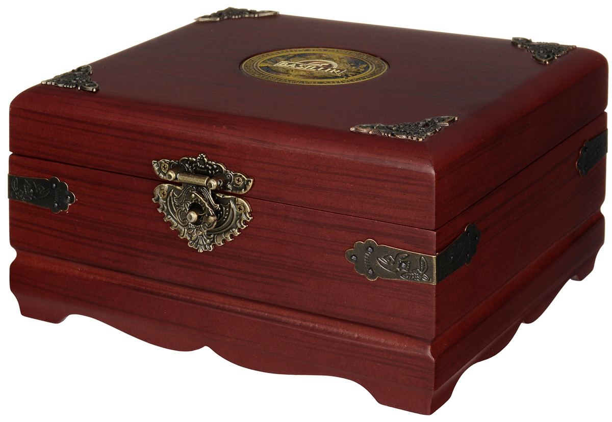 Basilur Wooden Presenter набор чая в пакетиках в шкатулке, 60 шт (6 видов)70221 Basilur Wooden Presenter набор чая в пакетиках в шкатулке, 60 шт (6 видов)70221Прекрасный набор чая Basilur в деревянной шкатулке ручной работы станет необыкновенным подарком для всех ценителей этого напитка. English Breakfast - черный байховый листовой чай. Насыщенный, крепкий и богатый вкус черного чая хорошо сочетается с молоком и сахаром, в стиле, который традиционно ассоциируется с настоящим английским завтраком. Зеленому чаю Sencha присущ мягкий, приятный вкус и насыщенный цвет настоя, который получается благодаря лёгкой обработки паром листьев сразу после сбора. Этот полезный напиток освежит ваше дыхание и придаст ясность мыслям. Идеально подходит для людей ведущих здоровый образ жизни. Basilur English Afternoon - черный цейлонский байховый чай. Традиция английского чаепития возникла в 1840 году благодаря супруге 7-го герцога Бедфорда княгине Анне Марии. Этот сорт идеально подходит в качестве послеобеденного чая. Он имеет яркий цвет и бодрящий, освежающий вкус. Универсальный цейлонский черный чай, насыщенный...